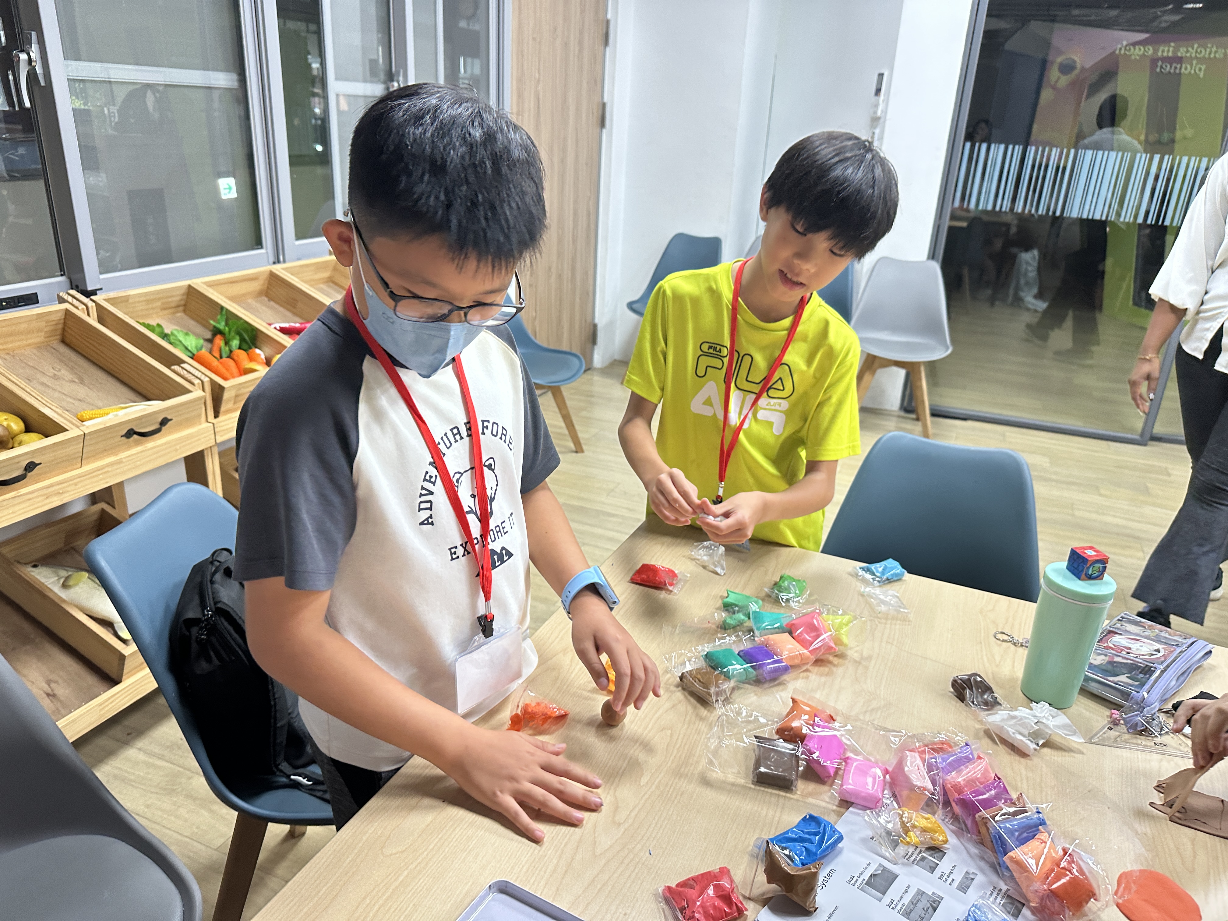 說明：學生製作太陽系星球模型